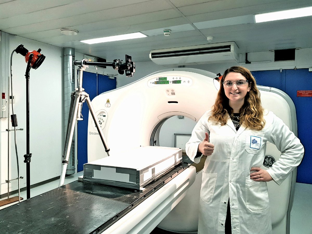 Slevans_'s tweet photo. For the first time in my scientific career I'm working in an ACTUAL LAB wearing an actual lab coat and actual safety goggles! 😱 until now my science has been strictly field or computer based, but I'm finally conforming to the stereotype 😂👩🔬 #labselfies #scienceinaction #phdlife https://t.co/PF2kv4EUll
