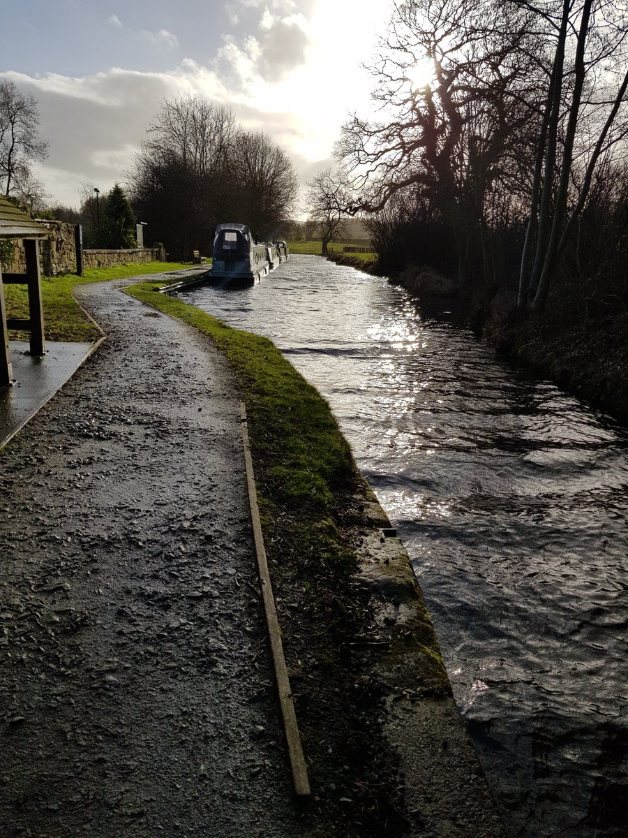 BorderlandCally's tweet photo. Says a lot when the canal has waves on it. Shows how blustery it is. Lots of water being released into the #RiverCeiriog too. That was looking a bit mucky and wild.
#Walking1000milesin2019
#soaked #joysofwalking https://t.co/oZEHMmxgiX