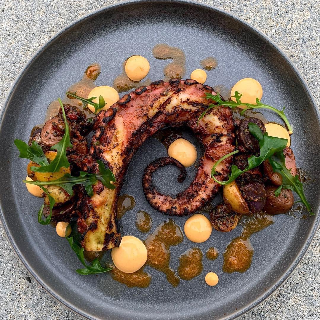 cheflifenetwork's tweet photo. Spanish Octopus w/ ‘Nduja, Wild Arugula &amp; Sun-Dried Tomato! 🐙 👊 | Executive Chef Michael Rossi 
#ChefLife #OCChefLife #ChefLifeNetwork #Foodie #OCFoodie #Anaheim #VisitAnaheim #OrangeCounty #Foodporn #Foodpornshare #SpanishOctopus #Seafood #Yum 📸PC: @theranchculinaryteam https://t.co/i1Oz5xYQT4