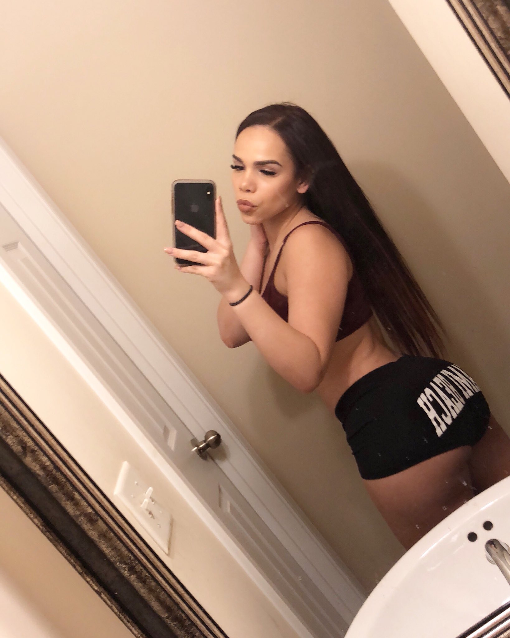 Freaky Friday morning 👅 in the mood to get spanked today #camsoda #Latina #milf https://t.co/1PwWLVDxvJ