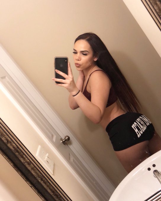 Chloe Lynn - Freaky Friday morning 👅 in the mood to get spanked today #camsoda #Latina #milf https://t.co/1PwWLVDxvJ