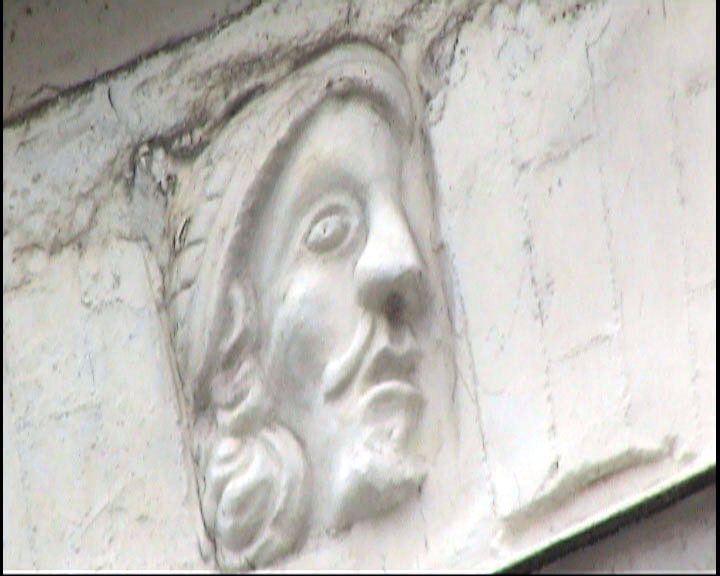 barnacle_barnes's tweet photo. Blackbeards face.
Carved on his Bristol home on Guinea Street 1719 #pirates #bristol #blackbeard https://t.co/JKYwI6DMvO