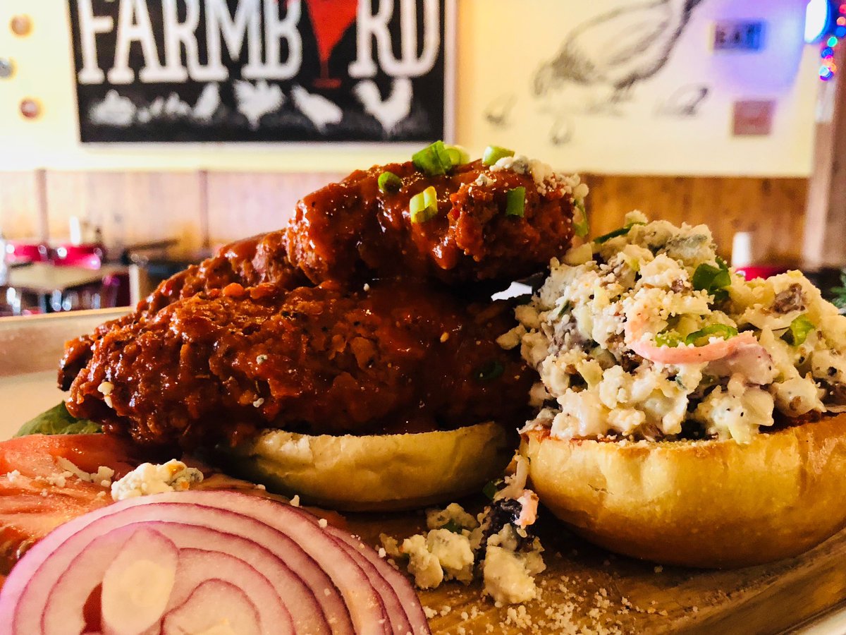 Farm_byrd's tweet photo. Spicy Garlic Tender Sandwich with LTO &amp; Blue Cheese Slaw! #chickentendersandwich https://t.co/N6WJXkCS4m