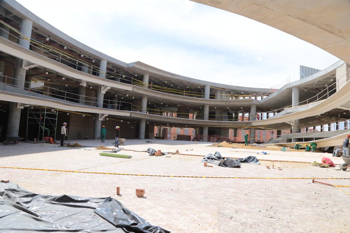 El colegio San José de Maryland es un proyecto educativo que se construye en convenio con el <a href="/Mineducacion/">MinEducación</a> y cuenta con un diseño innovador que busca la integración pedagógica de sus estudiantes alrededor de un gran óvalo con rampas, plazoletas abiertas y aulas circulares.