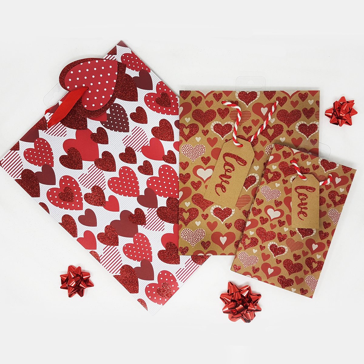 Love is in the air... ❤️💌 and with Valentines day only around the corner we have some beautiful gift ideas for that special someone in your life! 

#YankeeCandle #Woodwick #WillowTree #Valentines #ShopLocal