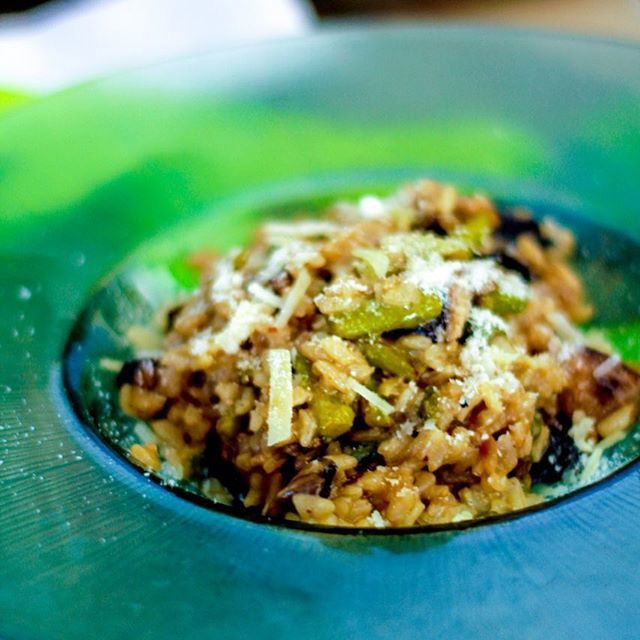 Thinking about what you would like for lunch? How about a risotto of mushrooms and green asparagus with truffle oil? 😍🤤🍽 .
#PearlMoment #happinessrevolution #happinessprovider #PearlBeachClub #beachclub #puntacana #bavaro #caribbean #BePearl #summer … bit.ly/2UKOitS