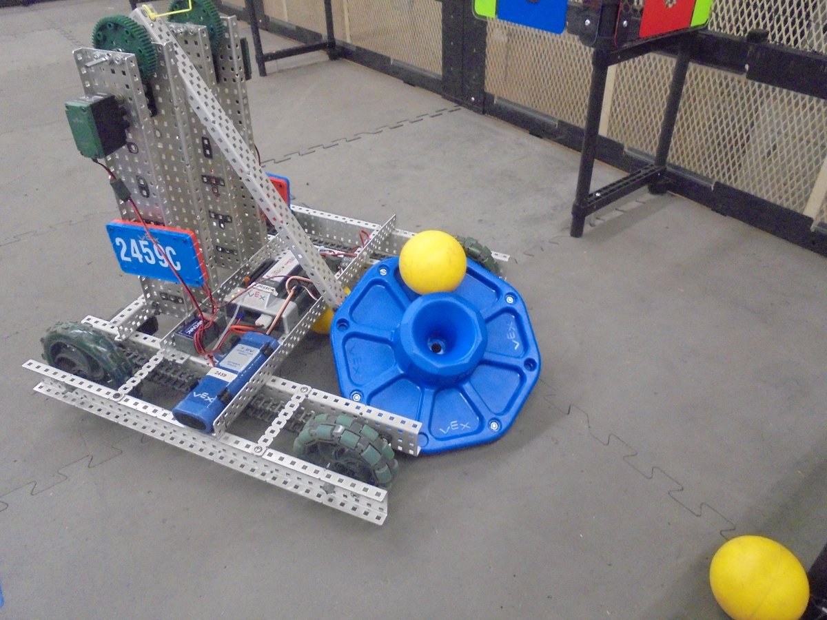 PALSHawaii's tweet photo. Nānākuli High and Intermediateʻs VEX Robotics team practiced their missions for the past state tournament. Go Nānākuli!  @NHISGHAWK #nanakuli #nanakulihigh #nanakulihighandintermediate #VEX #vextournament #hawaiirobotics https://t.co/41AFaryUeC