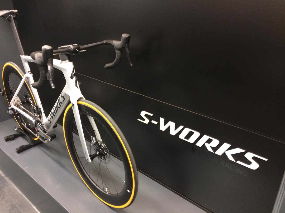 egbertsfietsen1's tweet photo. Wow! Wat is dit mooi zeg! De nieuwste Sram eTap AXS groep. Vandaag deze prachtige S-Works ermee opgebouwd. Komt dat zien in de winkel. (Tot 21:00 uur geopend).😍 

#egbertsfietsen #sram #sramroad #srametap #sworks #specialized #iamspecialized #srametapaxs https://t.co/Cjftsxotne