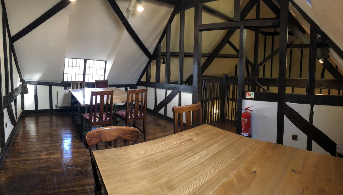 KingsAbingdon's tweet photo. Calling all local businesses... our beautiful poker room is available for free! Get in touch to book #free #abingdon #localmeetings #meetings https://t.co/QYNEAHujK4