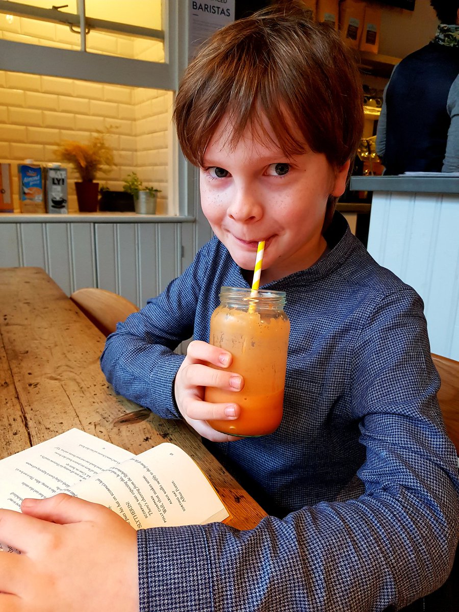 HectorEBH's tweet image. If you&apos;re ever in north east London, worth trying the juices in @AIDAShoreditch scrumptious carrot, apple and ginger today 🥕🍏🥕🍏🥕 #FeelingRevived #Shoreditch #Juicing