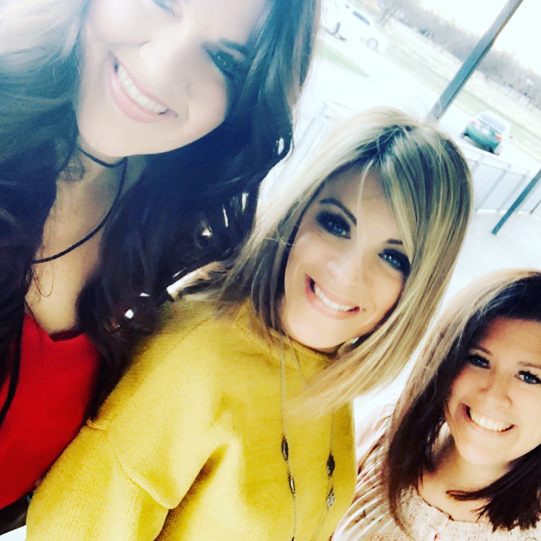 taraleighd10's tweet photo. Always a GREAT time with these two. We laughed and laughed and laughed some more. #bingoforbags #FriendshipGoals #stillgotit #grahamamerica https://t.co/NDpiPyskx6