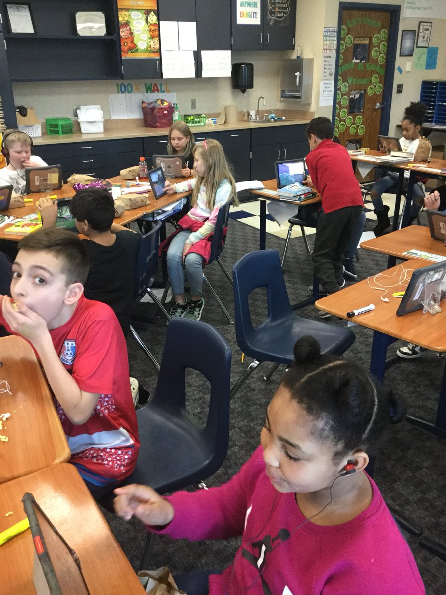 KayleeFuller24's tweet photo. Exploring Lewis and Clark’s Expedition on @googleearth!  #DecaturProud @DELCBlue https://t.co/vOxdqnO0QW