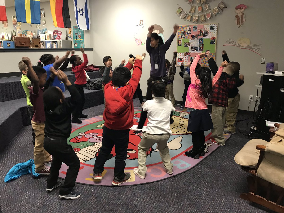 bethfuller68's tweet photo. Acting out a book with our librarian!  Perfect for a cold day! #HertyHasHeart #LpNoLimits @aunchalee83 https://t.co/fsTy1brTe6