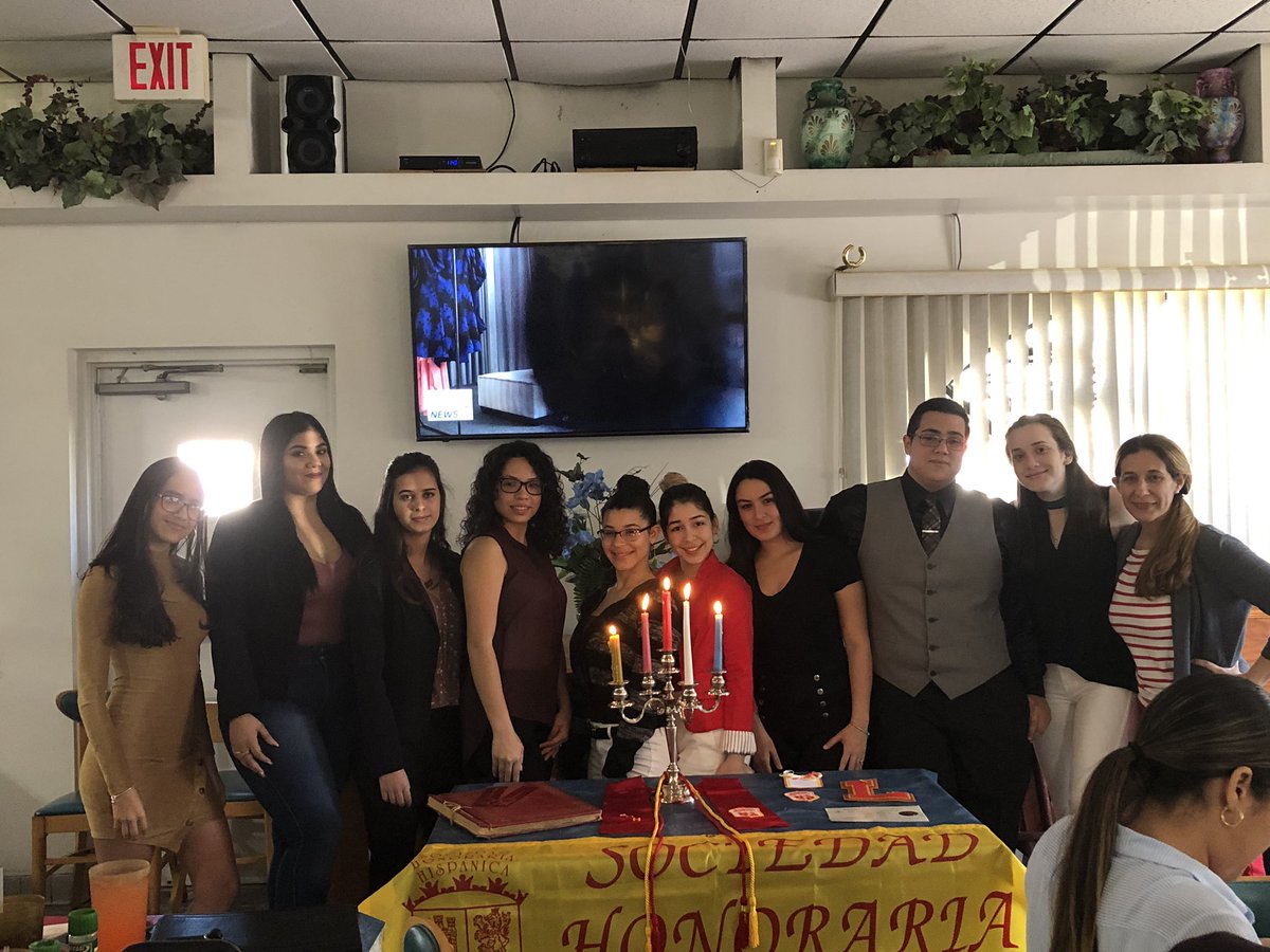Spanish Honor Society Inductions ❤️<a href="/world_leto/">LetoWorldLanguages</a> @LHSMcCoy @LHSKleinTime <a href="/HCPSArea2/">HCPS Area 2</a>