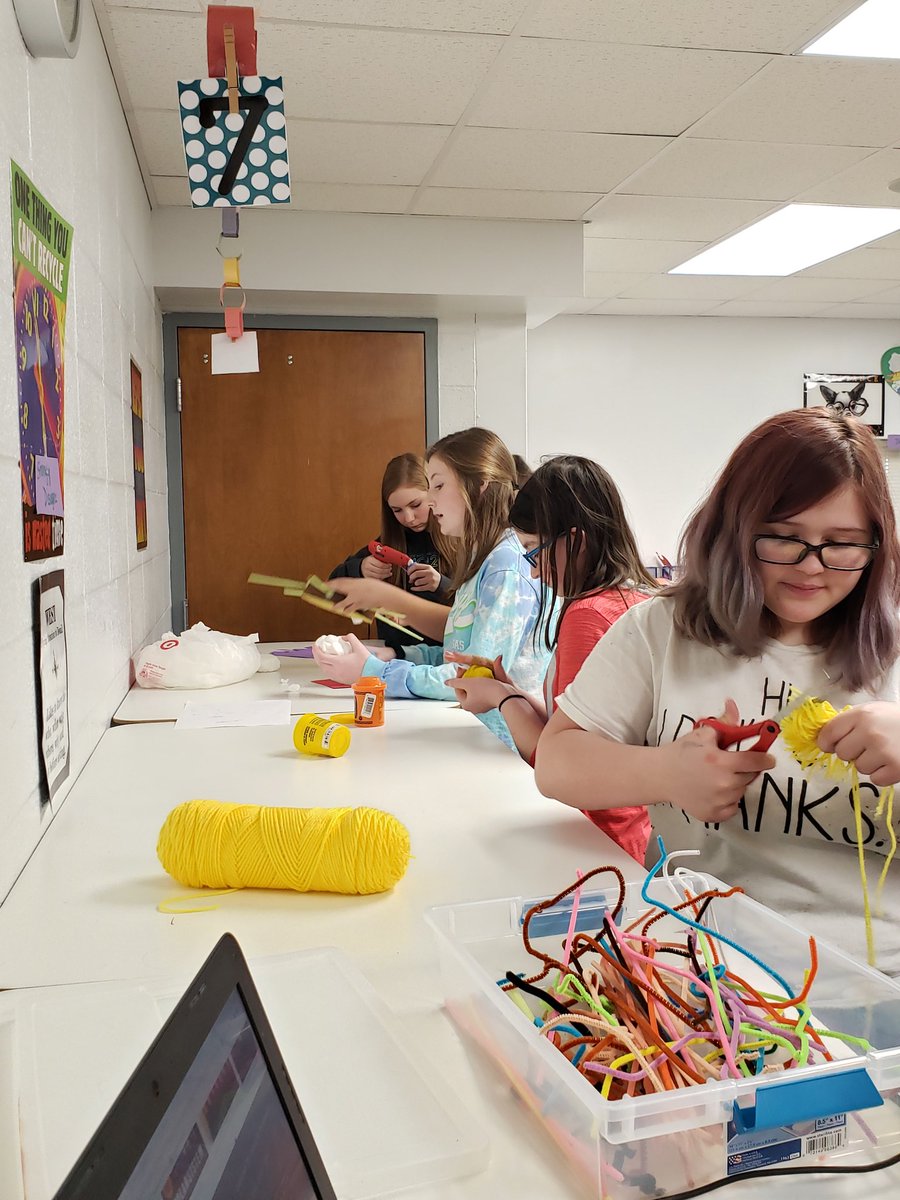 TeachCATS's tweet photo. Valley Middle creating their astronomer's heliocentri/geocentric theory 3D model. @nmhuffman @vms_principal #Itsabouttime #ExtemporeCompetition https://t.co/KfBgOBqM3n