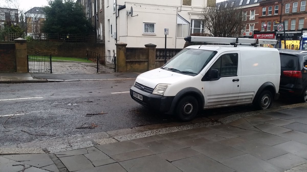 LGHhotel's tweet photo. @EalingCouncil someone has parked on a drop down kerb blocking the entrance to our car park on Hereford Road! Please send someone asap!! Address is 167 Horn Lane Acton London W3 6PP. Please also contact us on 02089936699 URGENTLY! https://t.co/xSu8LdCTVn