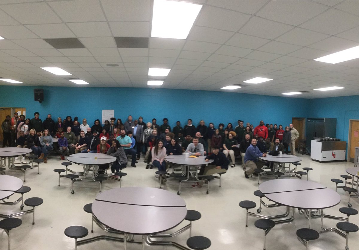 Successeagles's tweet photo. What a great turnout today for our breakfast club! Many new and veteran faces in attendance this morning including special guests:  @ASTATETRACK &amp; @bg2go.  The support the community gives us is overwhelming! #neaSUCCESS #OTR @JPSHurricane @jboro_supts https://t.co/1YtQ8HrPla