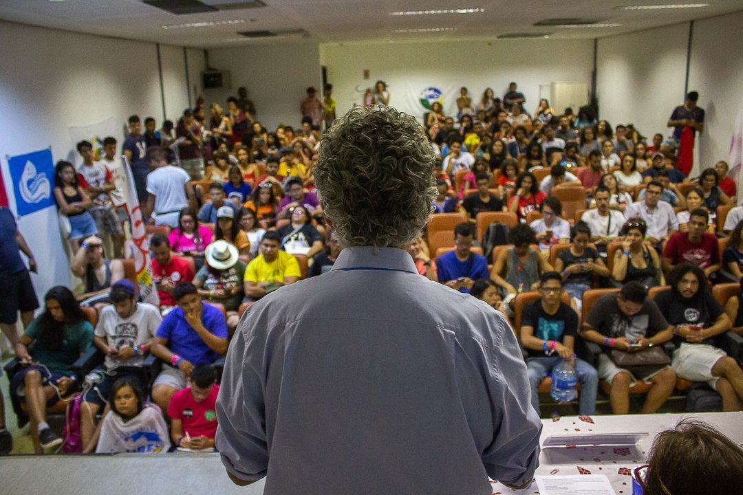 ubesoficial's tweet photo. Secundaristas de todo o Brasil acompanham o debate sobre a "Base Nacional Curricular Comum-BNCC e a escola que queremos" com os convidados: César Callegari, Lara Sayão, Adércia Hostin, José Arlen Beltrão, Tulio Lopes. #4ENG #UBESNaBienal
📷 Fotos: Thompson Griffo - CIRCUS da UBES https://t.co/vO9a7KQ8FN