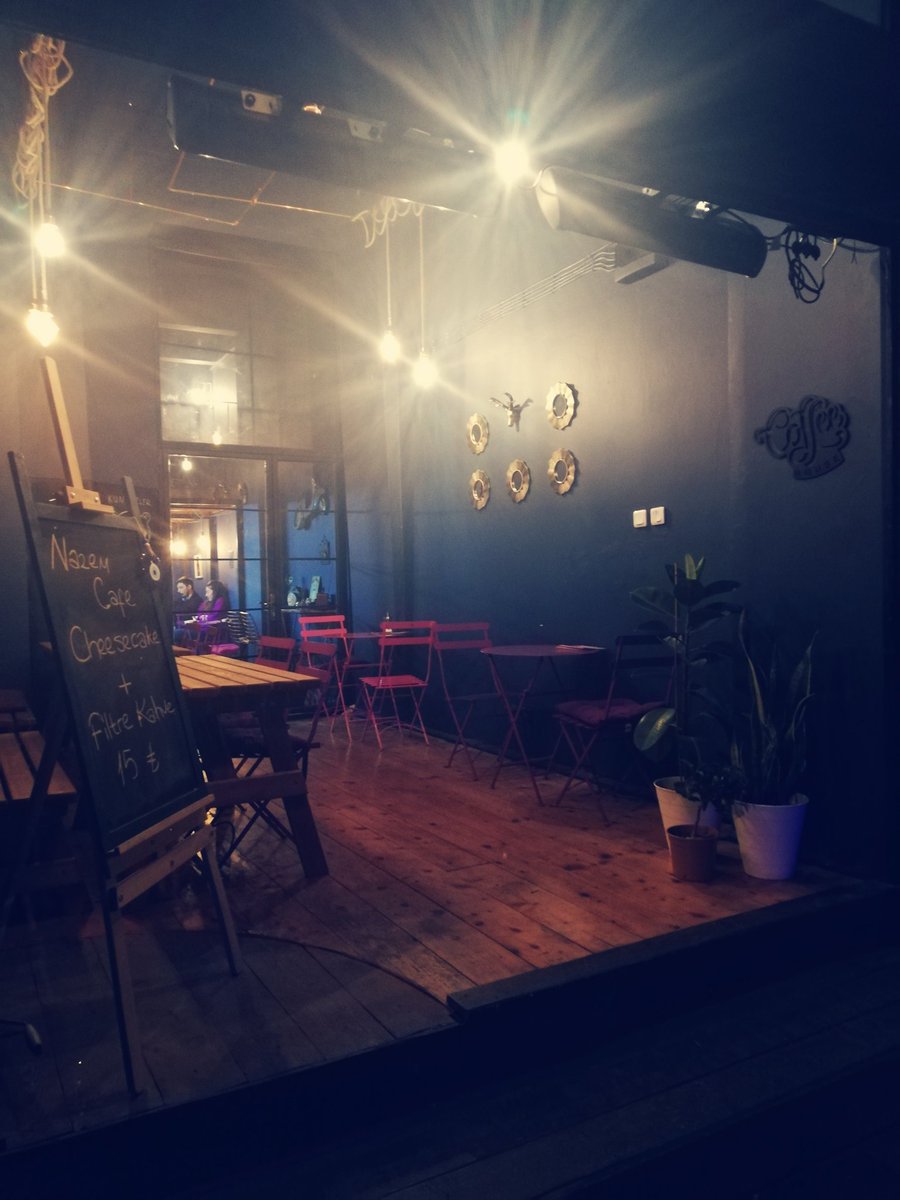 #nazemcafe #kadıköy #recaizadesokak #yeldeğirmeni semt Beşiktaş olsa da Kadıköy'e de müptelayız. Duyduk duymadık demeyin, <a href="/nazemcafe/">Nazemcafe</a> açıldı. Çıkın çıkın gelin 😍