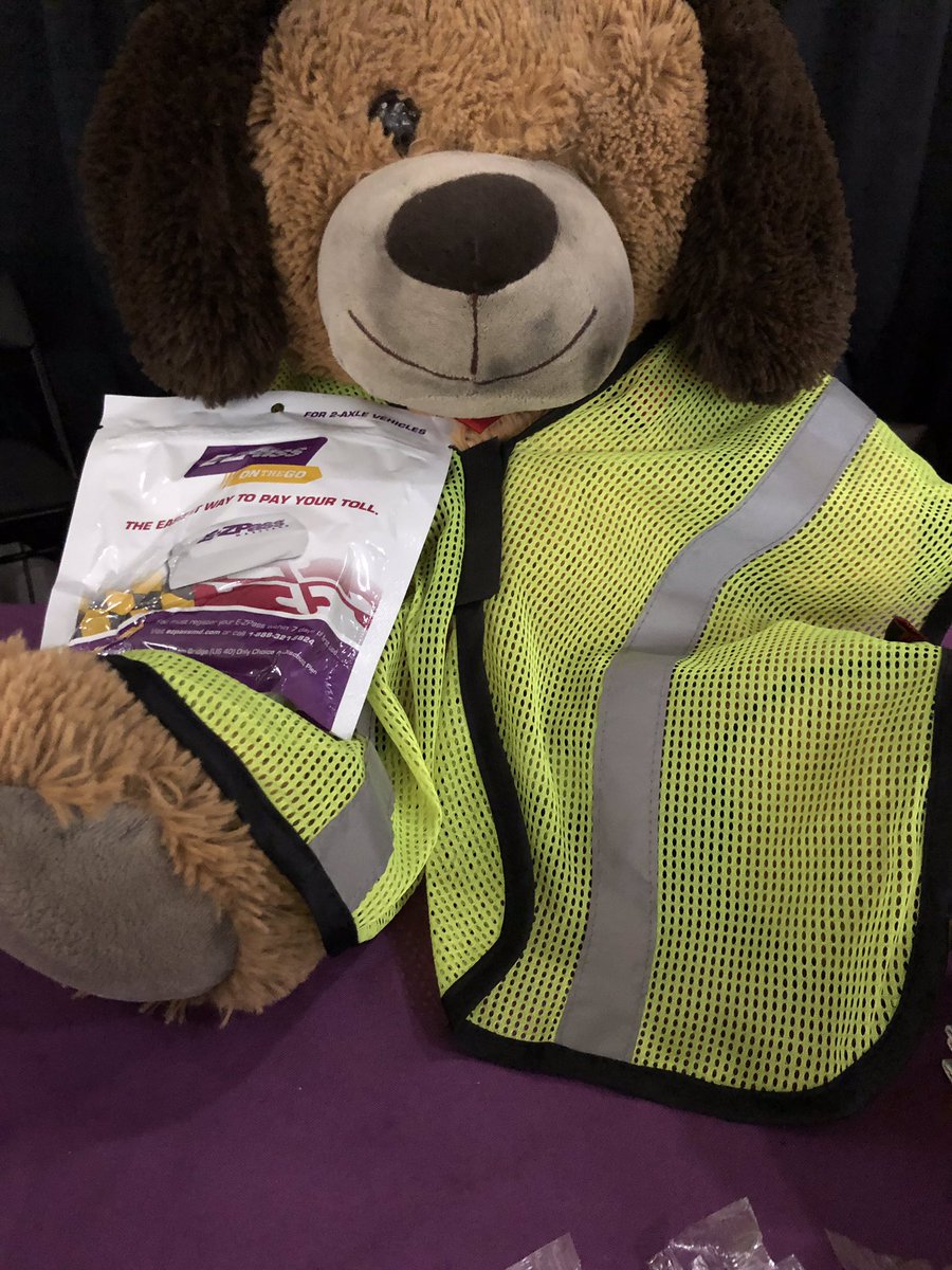 TheMDTA's tweet photo. Our adopted dog, Southbound O'Donnell, is joining our E-ZPass Outreach Team at the #BaltAutoShow today🐶. Stop by and get an On-the-Go transponder ($25 pre-paid toll balance) with savings of 25% or more at MD toll facilities. Grab a selfie with the Southbound Hound. #FurryFriday https://t.co/SKa89WKA6i