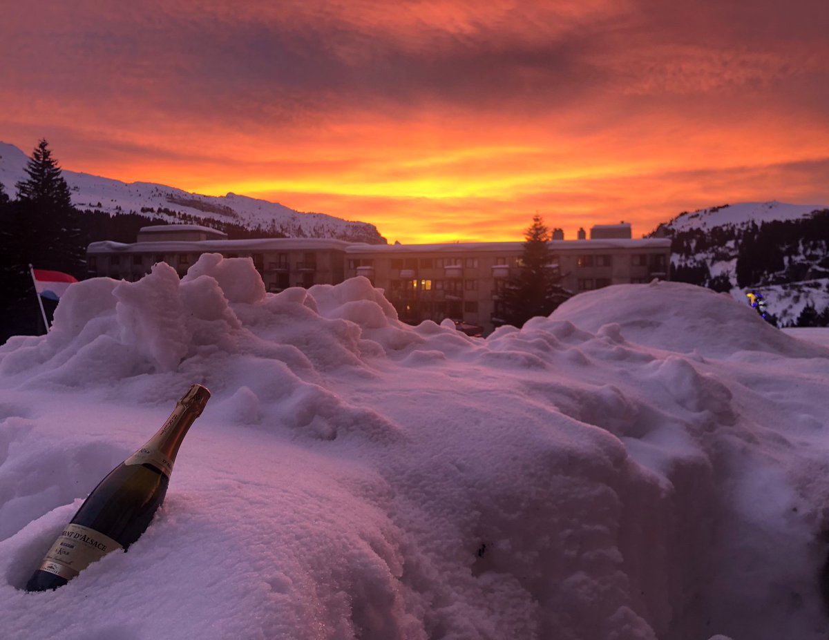 Beautiful sky over Flaine tonight #flaine #grandmassif #skiing