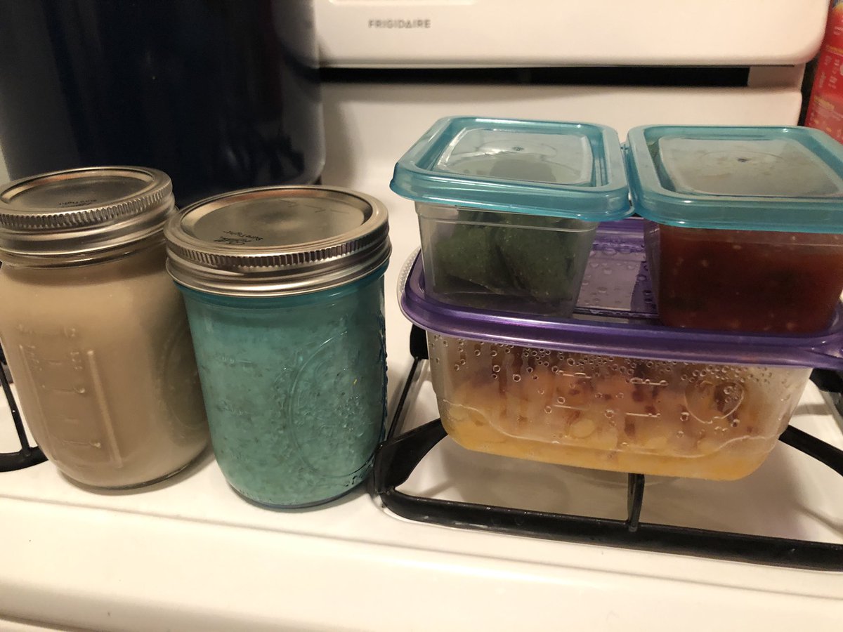 thechillvegan's tweet photo. Meal prep life 🥰 #vegan #adulting https://t.co/X6eb8QhCGF