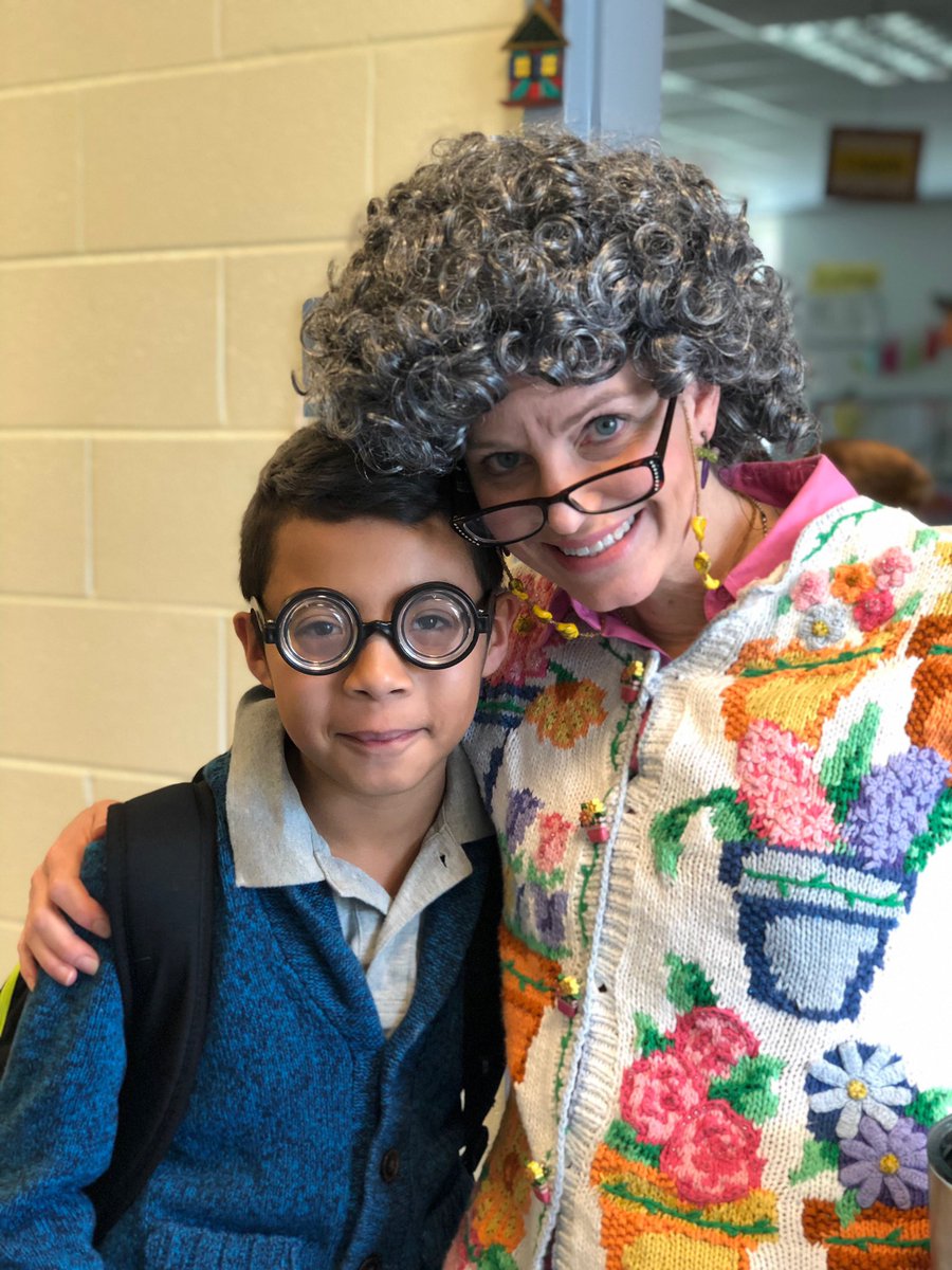 BellwoodBulldog's tweet photo. Teachers and students celebrating 100 days of school. #oneccps https://t.co/pMma1GgUQQ
