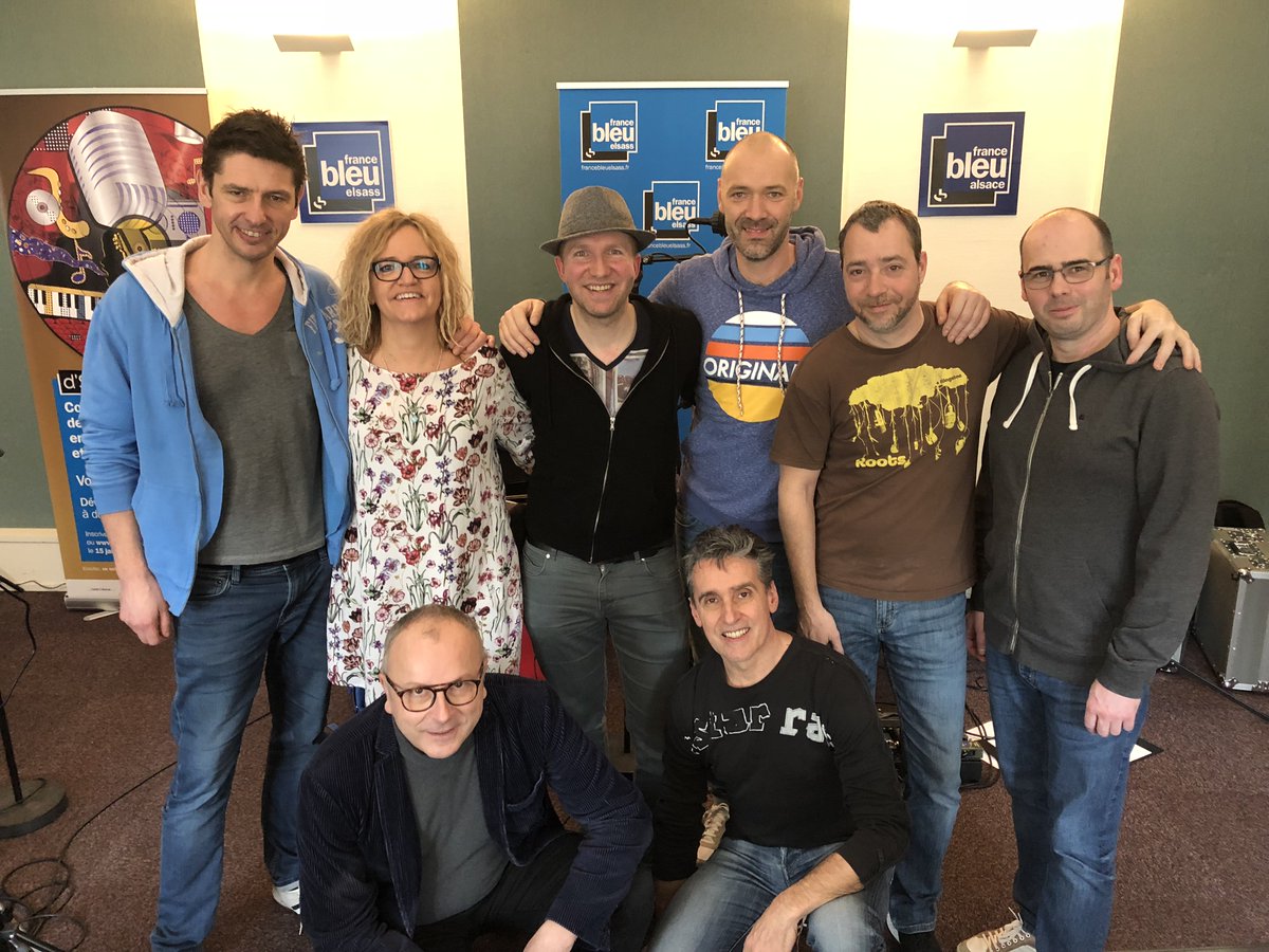 Bien entouré ! 🥰 Deuxième jour d'enregistrement des candidats sélectionnés du #concours #dStimme. 🎤🎶
Que du #bonheur, bravo à tous et à demain ! 👏