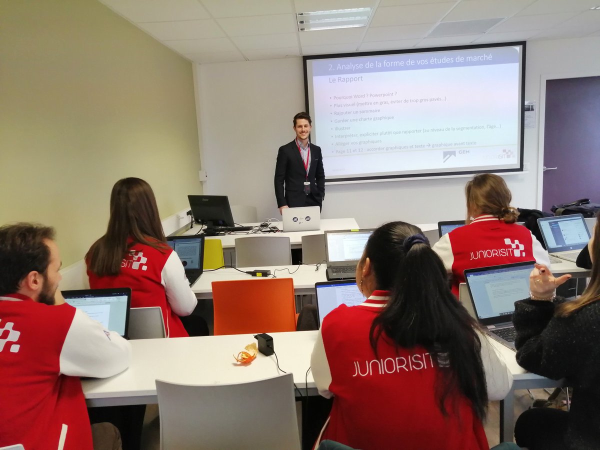 JuniorISIT's tweet photo. C'est avec grande attention que nous avons suivi la formation de @GuilhemGarrel de @GEM_JC sur les études marketing. Merci pour tous tes conseils ! 💪🏻 #formation #WeAreJE https://t.co/EHTay1Il67
