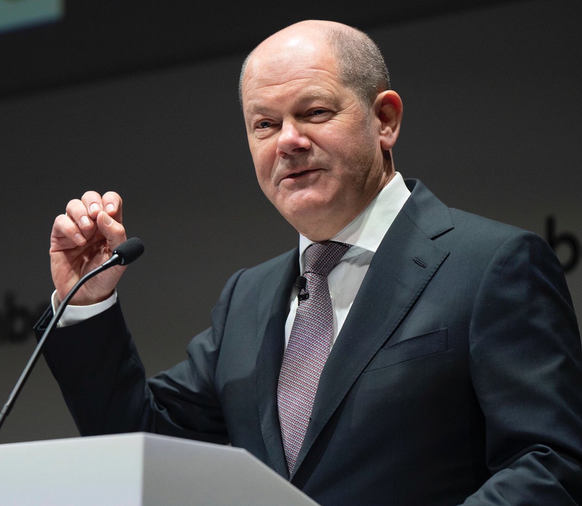 OlafScholz's tweet photo. At the #GermanSymposium 2019 at the London School of Economics, I make the case for a strong and united Europe - despite the current debate about #brexit. https://t.co/QQOdwnytIn