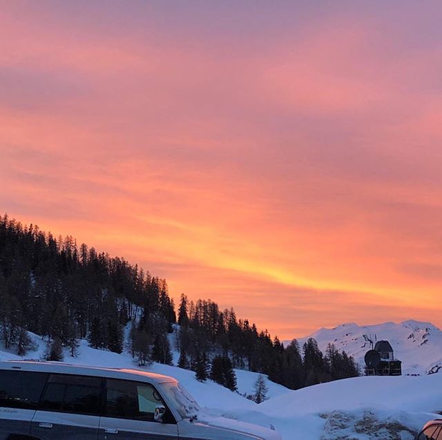 lorrobean's tweet photo. Bonne Nuit La plagne 2019 😘
#sunset #laplagne #skiing https://t.co/vecUFFtDJN https://t.co/QnC74SY6b9