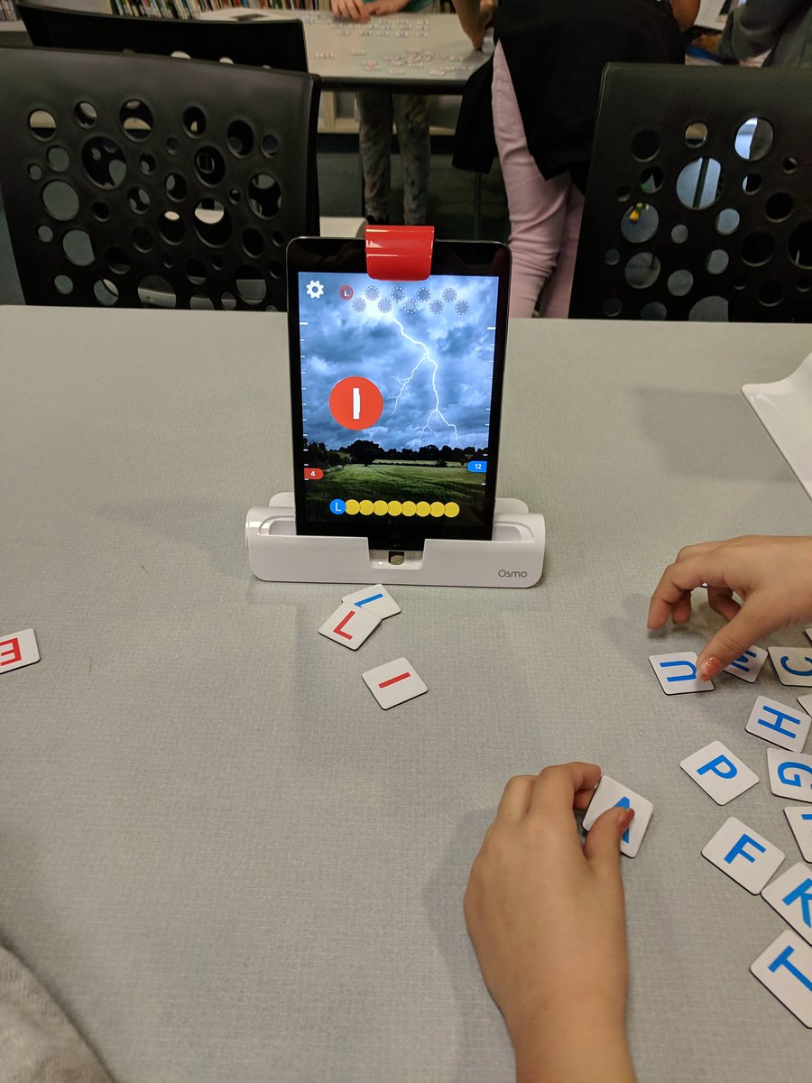 HillESLibrary's tweet image. Ss in full on engagement mode in 4th with @OsmoWords Hands on learning + critical thinking skills = awesomeness! Great things are happening at Hill! @PlayOsmo   @aisdlibsrv @3dinthelibrary @AISDTI2  #hillchat101