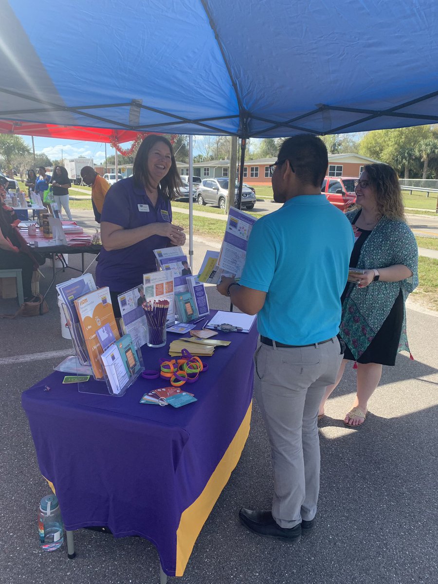 It’s a beautiful day for making connections out at the Arcadia Housing Authority <a href="/SuncoastCGLR/">Suncoast GL Reading</a> so you can learn about <a href="/joinvroom/">Vroom</a> and @MITM_BFF  #GLReading