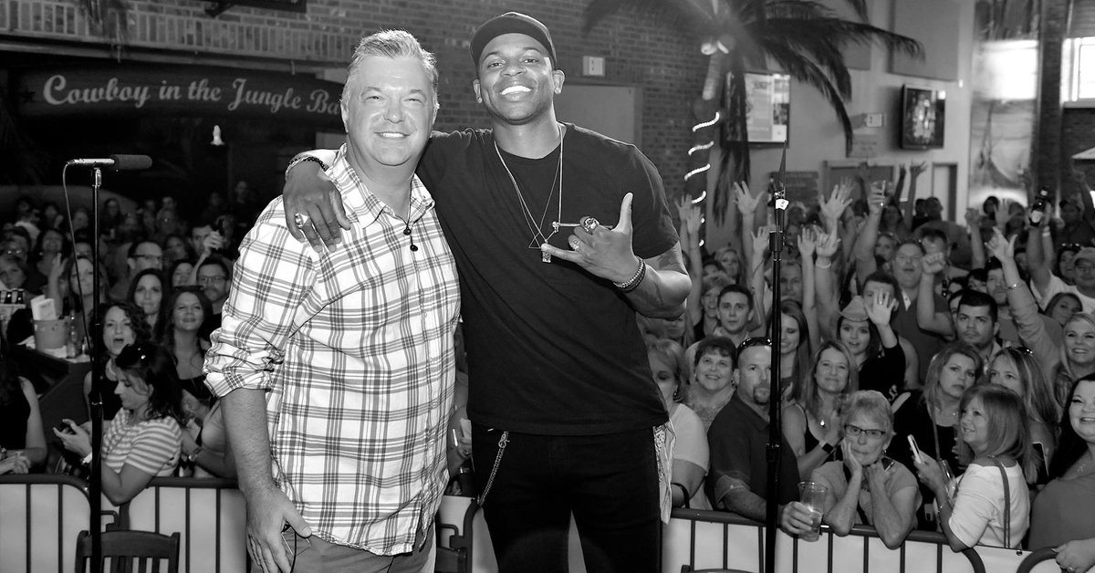 Tune in to On the Horizon with @buzzbrainard every weekend!! Music from @JimmieAllen, @NoahSchnacky , @MacKenziePMusic, and so many more incredible artist! We want to know where you are listening from?! #OTHWithBuzzBrainard 🎸🎙
