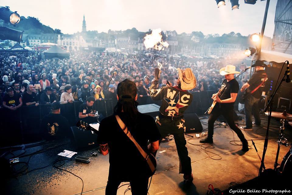 @OldJamesBand @whitecowbell <a href="/DeadAirRepublic/">Dead Air Republic</a> <a href="/trailerfive/">Trailer 5</a> TONIGHT Feb 8 @ <a href="/mavericksbar/">Mavericks</a> Fun starts @ 8 &amp; we'll be on @ 10pm #ottmusic #rock