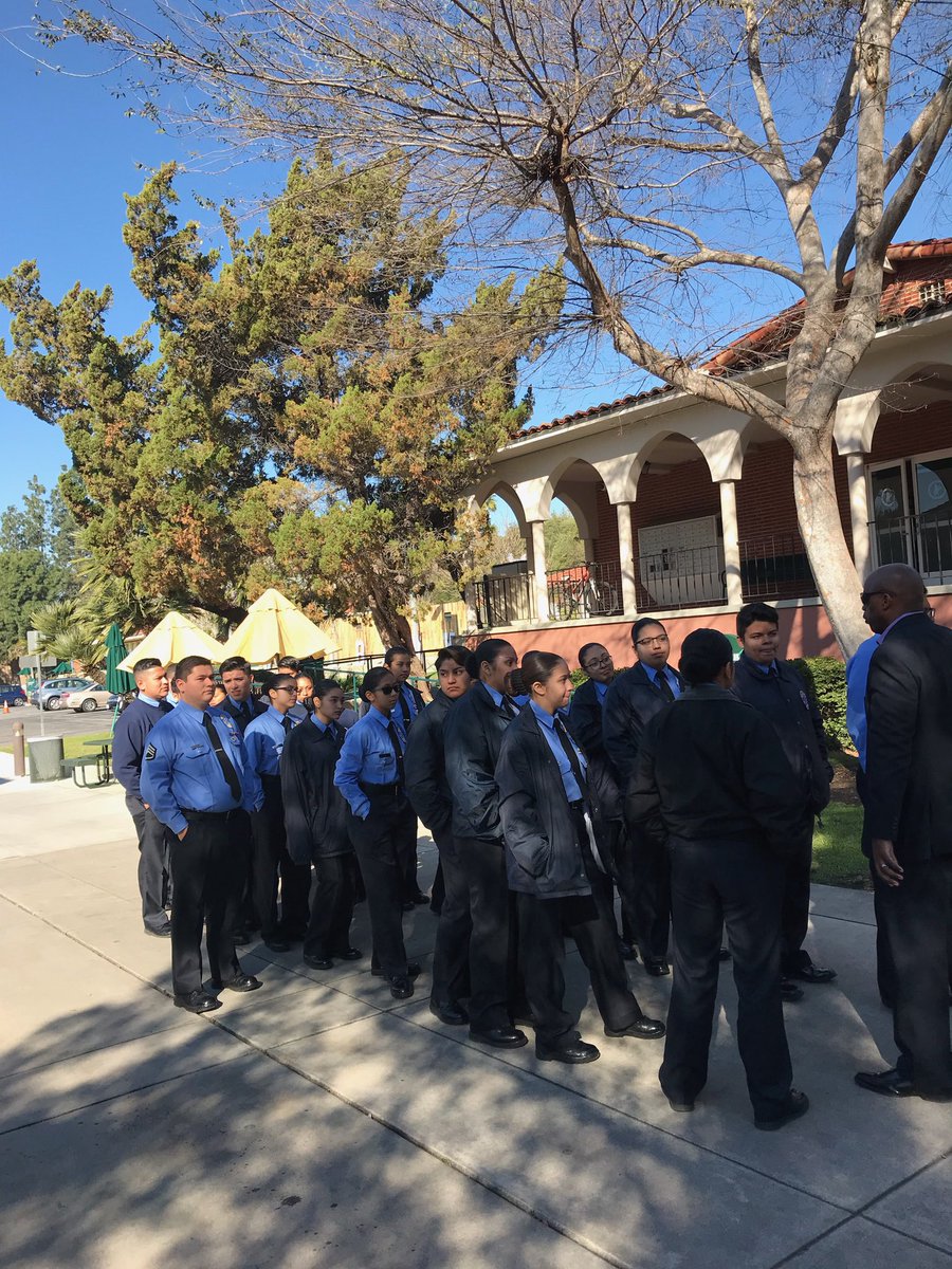 RHpoliceacademy's tweet photo. @RHpoliceacademy senior trip to Woodburry University. #criminaljusticeprogram #forensicscience enjoy your tour seniors! @ResedaCharter @LAUSDMAGNETS @melanieawelsh @AliseCayen @pcastanedaRCHS https://t.co/UYlRpMbMjH