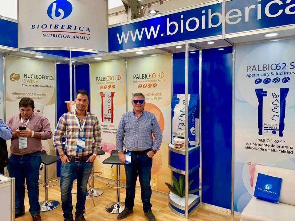 Bioiberica's tweet photo. Gran afluencia de porcicultores mexicanos en #AMVECAJ para conocer nuestras #proteínas hidrolizadas de calidad Palbio 62 SP y Palbio 50 RD 👍🏻https://t.co/blhWLOzRlW #NutriciónPorcina https://t.co/N6RgnoosAV