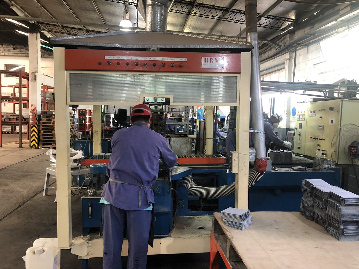 poldc's tweet image. En #Ithurbide recorrimos su línea de producción de baterías para camiones y camionetas que además usa un software cordobés para gestión integral de producción (@QPlusSoftware ) que optimiza procesos y brinda trazabilidad indispensable para este tipo de productos
