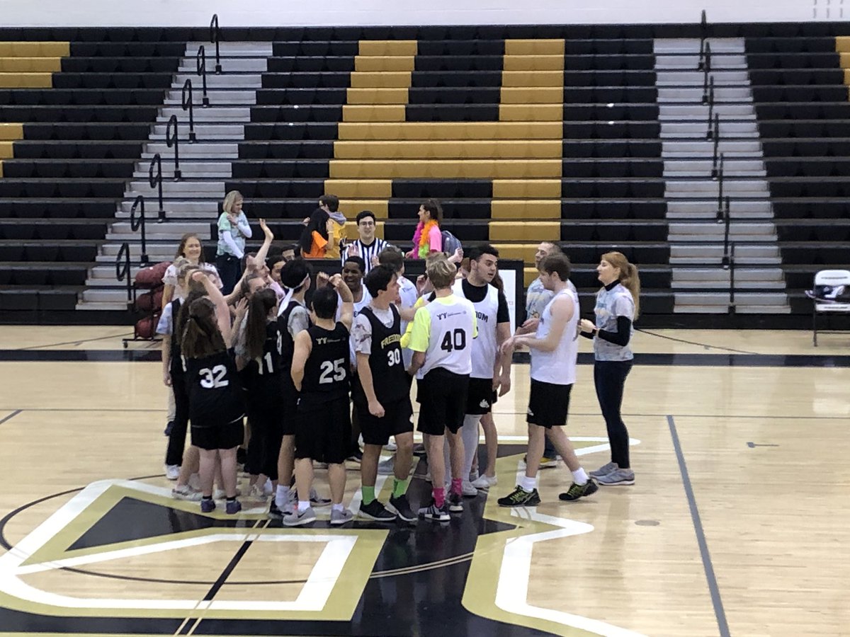 MsBalanc12's tweet image. Had a blast @unifiedfhs basketball game today! It was so much fun cheering on the athletes and seeing some of my old students play!! #unifiedsports ❤️🏀
