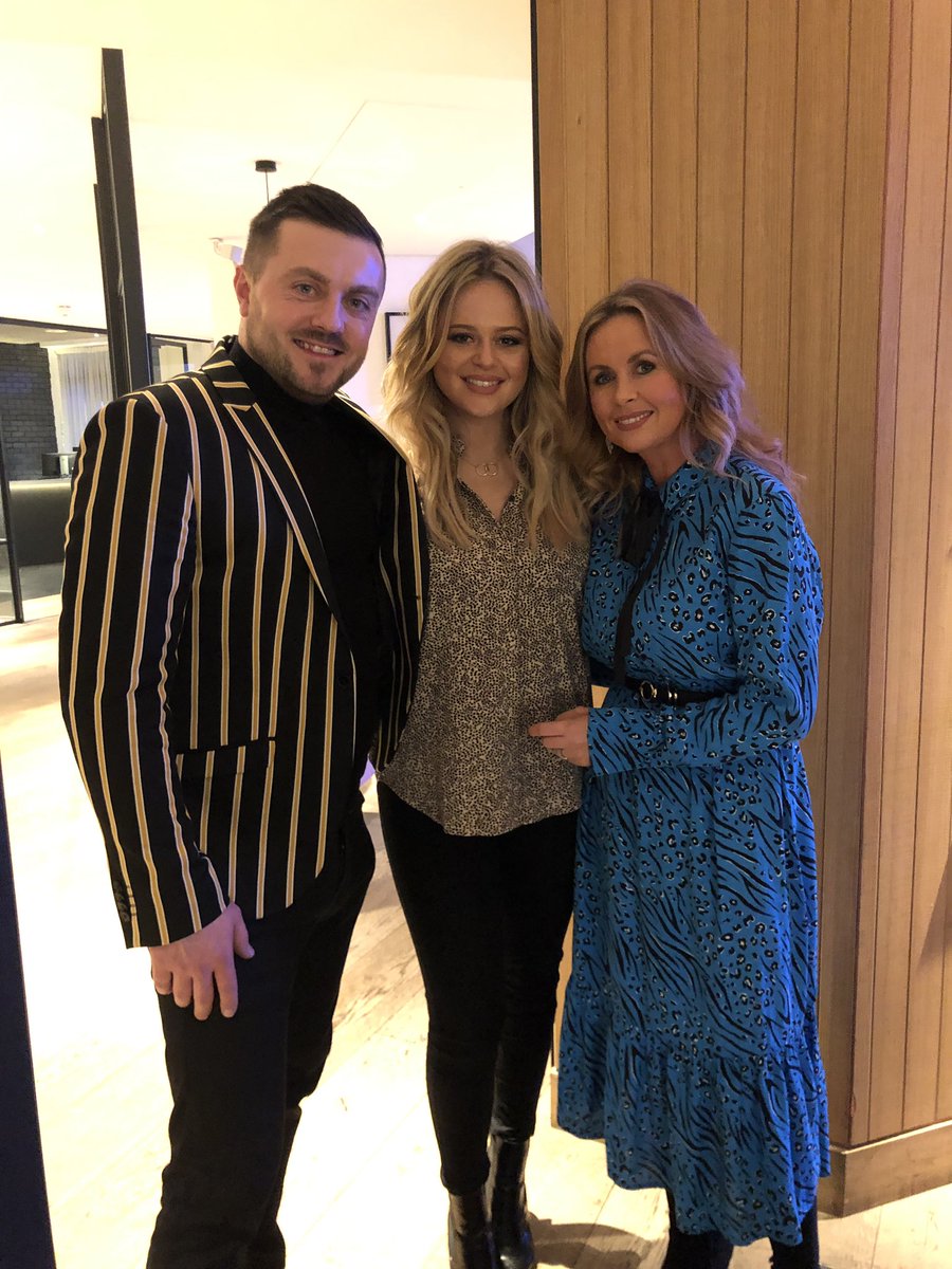 dannyleefarrell's tweet image. When you meet your wife’s twin @EmAtack in the flesh and it’s like meeting your old mate 😜 #oneshow #ImACeleb #2peasinapod #inbetweeners