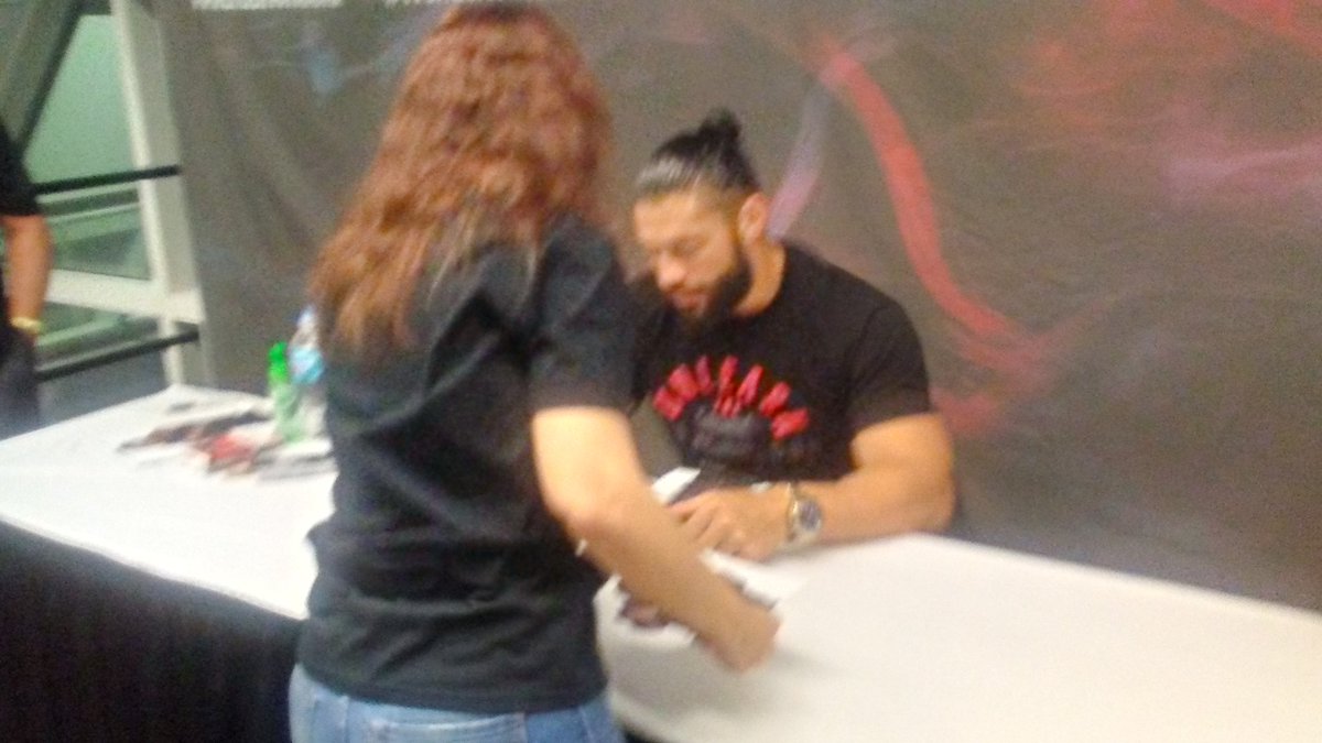 RomanMoxFan2010's tweet photo. GAAAAHHHHHHHH!!!! 

Roman LOVED the book...he's gonna read it tonight 😭😭😭😭 https://t.co/SKisrW1IDc