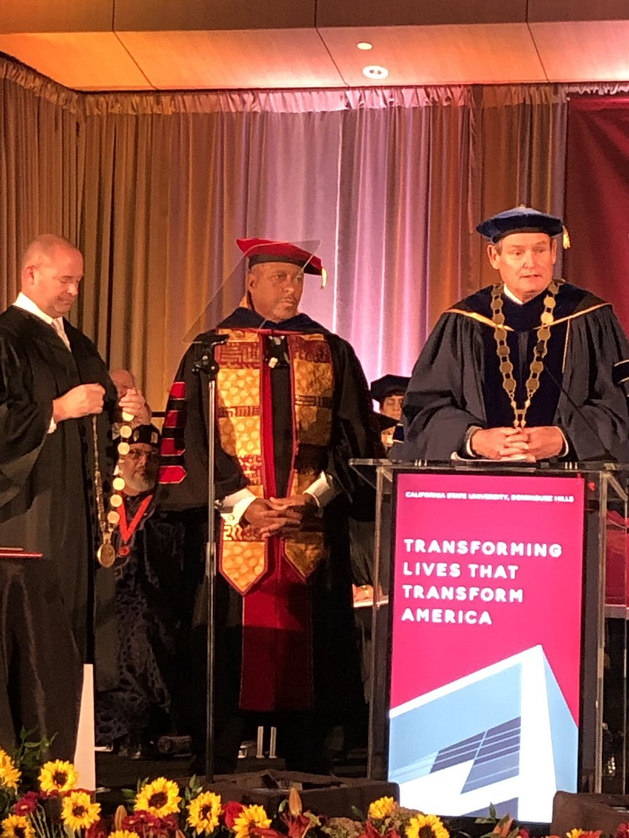 DrHenleyUIC's tweet photo. The man of the hour, Dr. Thomas Parham, tells students,“ I respect your humanity and bear witness to your success.” #congratsdrp @APA @DrJ_OSU @TigerBingham @KParham https://t.co/8pw2VgZUN1