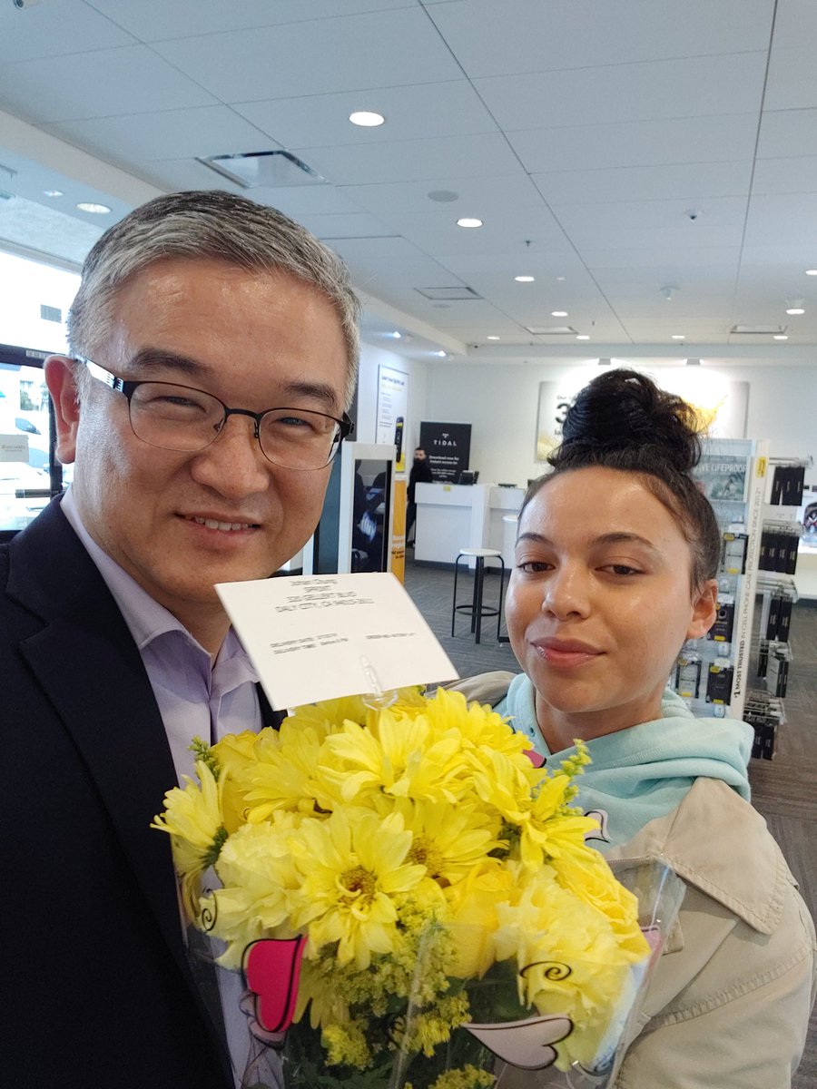 We love our customers out here in Daly City, CA!  @sprint #mysprintrewards app lets customers get 40% off <a href="/1800flowers/">1-800-Flowers</a> - just in time for #ValentinesDay !!  <a href="/MichelCombes/">Michel Combes</a> <a href="/tracySprint/">TracysPrintDesigns</a>
