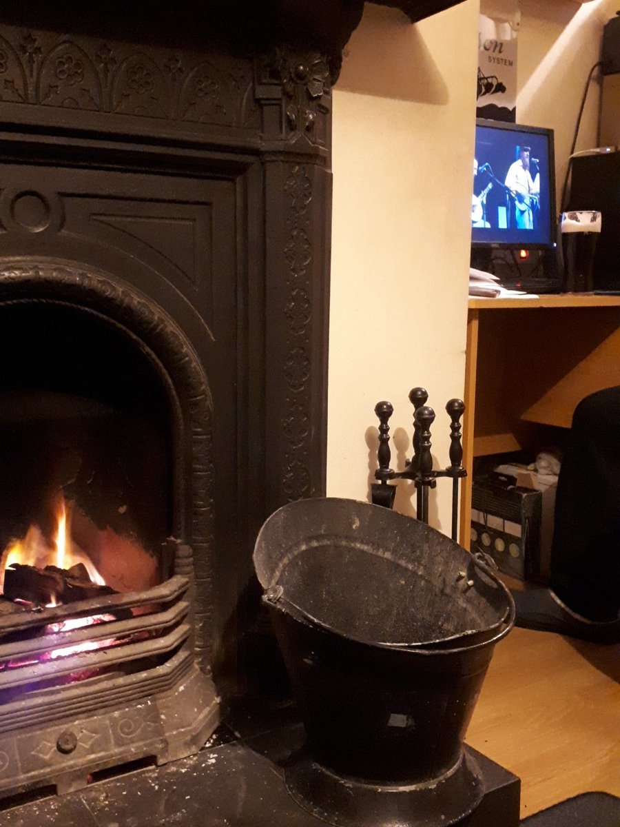 Inchhouse's tweet photo. Sitting here in out of the rain and wind enjoying listening to the mighty Luke . #schooldaysover #EwanmacColl . #somesound never matched in my opinion. #simplethings https://t.co/XwAd7Dv2aY