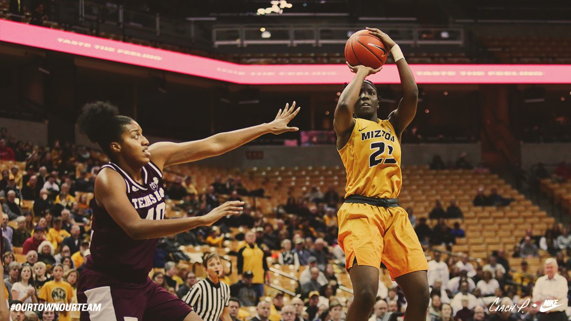 MizzouWBB's tweet photo. All the best photos from last night's victory! ๐
๐ธ https://t.co/WZvHQYVU9V
#MIZ #OurTownOurTeam ๐ฏ๐ https://t.co/uvT91It1r2