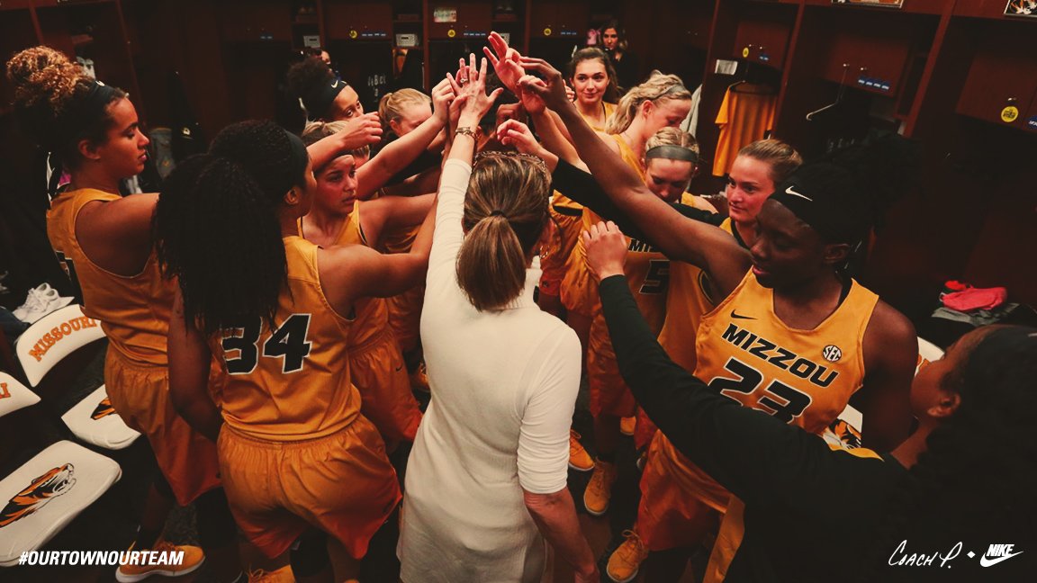 MizzouWBB's tweet photo. All the best photos from last night's victory! ๐
๐ธ https://t.co/WZvHQYVU9V
#MIZ #OurTownOurTeam ๐ฏ๐ https://t.co/uvT91It1r2