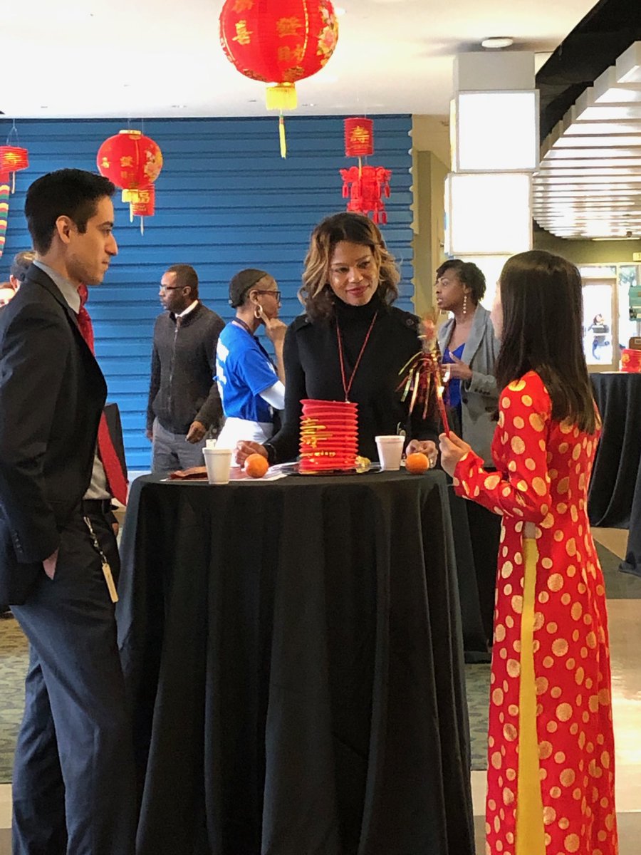 Innovation &amp; Postsecondary Programming chatting it up with a student from Lanier ⁦<a href="/HISD_Advanced/">HISD Advanced Academics</a>⁩ ⁦<a href="/HISD_Confucius/">Confucius Inst. HISD</a>⁩