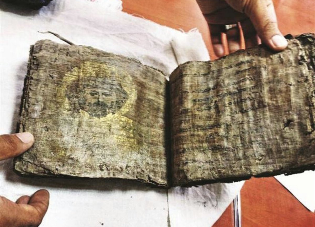 @conflictantiq and Holy Mary mother of god, another one, purportedly an Ancient Syriac gilded Bible seized in, wait for it......... Turkey....on October 31, 2015.