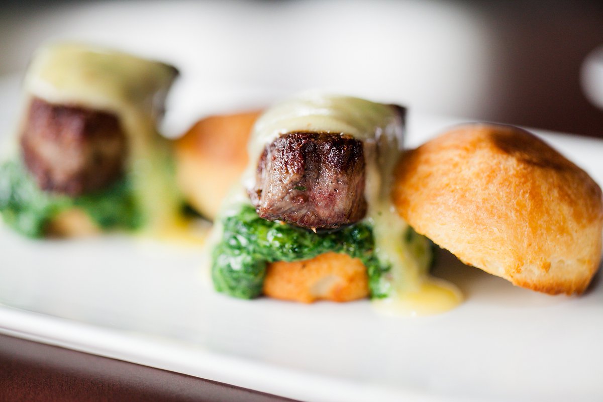 Oh how we miss this decadent Filet Mignon Slider!  A hearty bite with creamed spinach, bernaise sauce on a toasted Brioche Bun. Get it now @ Stark's Steakhouse.  Soon it will be back on our menu! #williswinebar
#sonomastrong #phoenixrising