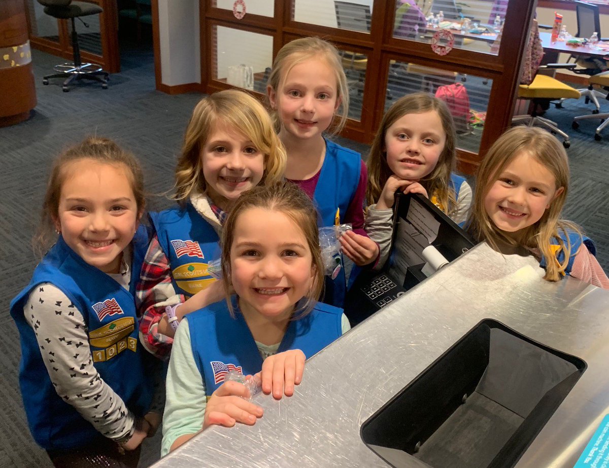 biddefordsavngs's tweet photo. A local Daisy troop visited our Scarborough branch recently and got a lesson on saving! #Saving #CoinCounting #StartYoung https://t.co/Dt1SAFBsyw